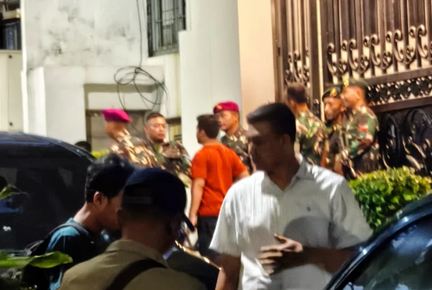 Dozens of TNI Members Guard Jampidsus Febrie Adriansyah's Residence, What's Happening?