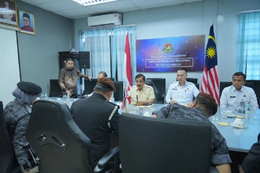 Indonesia and Malaysia to Strengthen Synergy in Protecting Migrant Workers