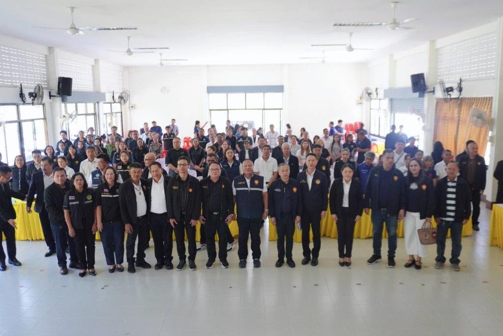 タイ上院議員、果物価格下落に苦しむ農家を訪問、支援策を模索