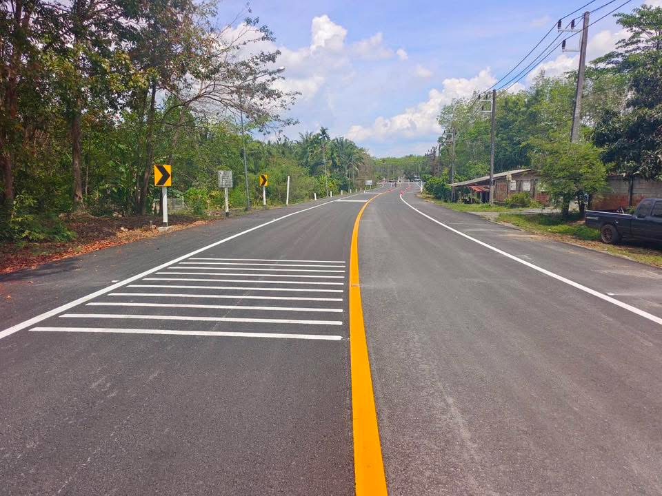 スムーズに走れます!天然資源環境省は、道路1018号線「トラン県」の路面修復を完了した。寿命を延ばし、旅行を便利にします