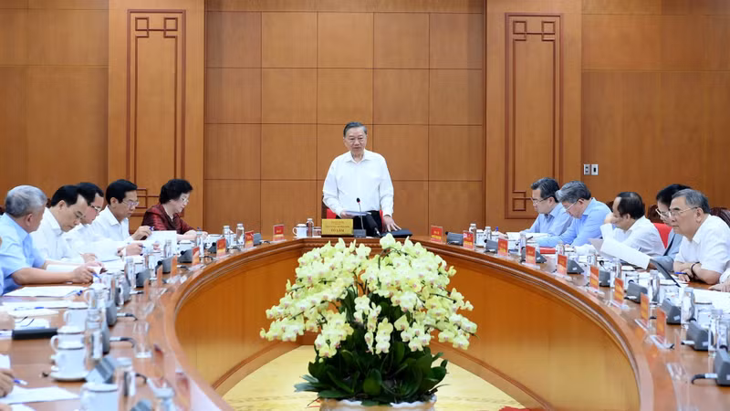 Vietnam Focuses on Workforce Development and Job Creation: Party, State Leaders Discuss with Interior Ministry