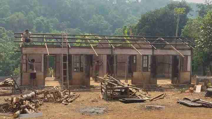ミャンマー紛争地で学校再建へ、住民が自助努力で教育の光守る
