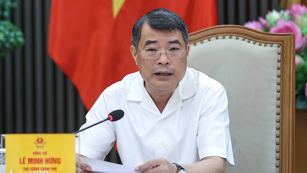 Vietnam PM Orders Resolution of Textbook Shortages by September 25