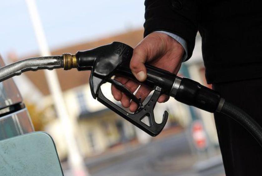 ガソリン価格が再び上昇、プレミアムディーゼルは小幅下落
