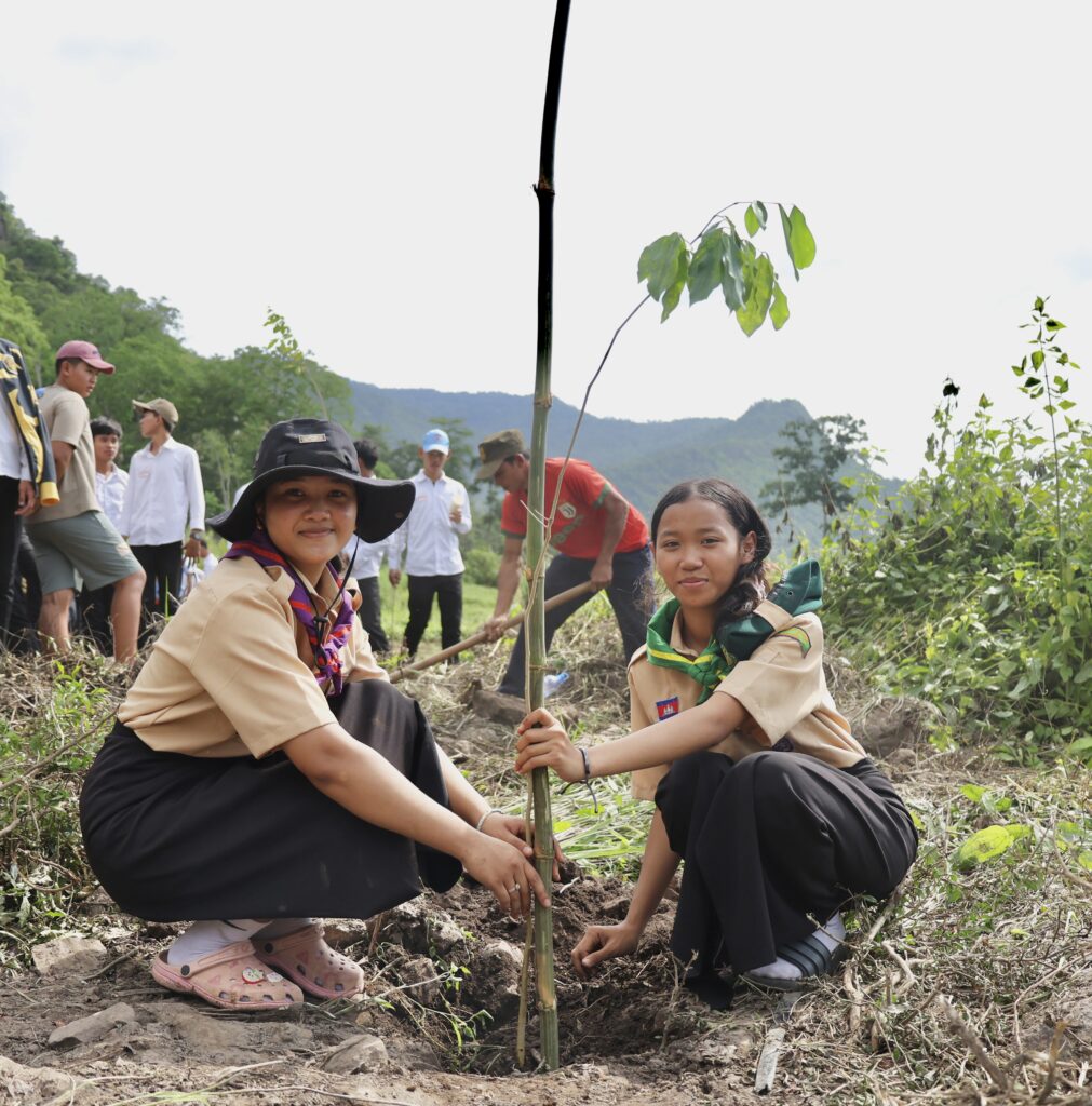 Cambodia Plants 500 Saplings to Boost 'Clean and Green' Movement