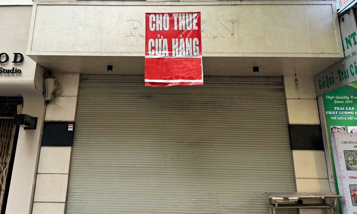 Hanoi's Sidewalk Crackdown Forces Small Businesses to Close