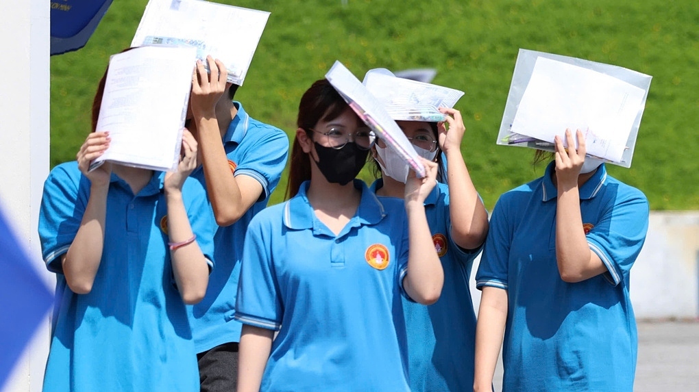 Hanoi Eyes 'Transcript-Based' High School Admissions, Parents Voice Concerns