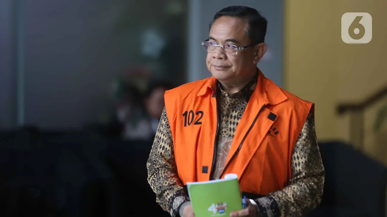 Pati Regent Suspects Transferred to Semarang for Corruption Trial