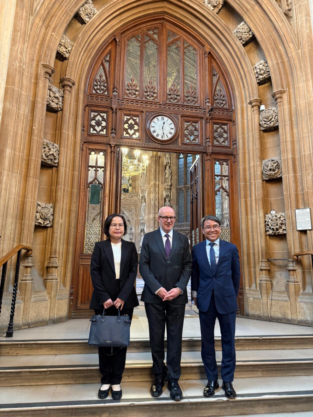 Cambodia and UK Vow to Deepen Trade and Investment Ties
