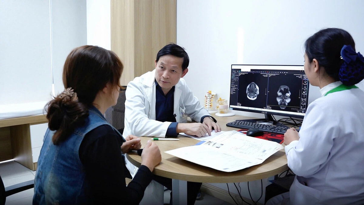 ベトナムで低侵襲脊椎手術が普及、若年層にも広がる