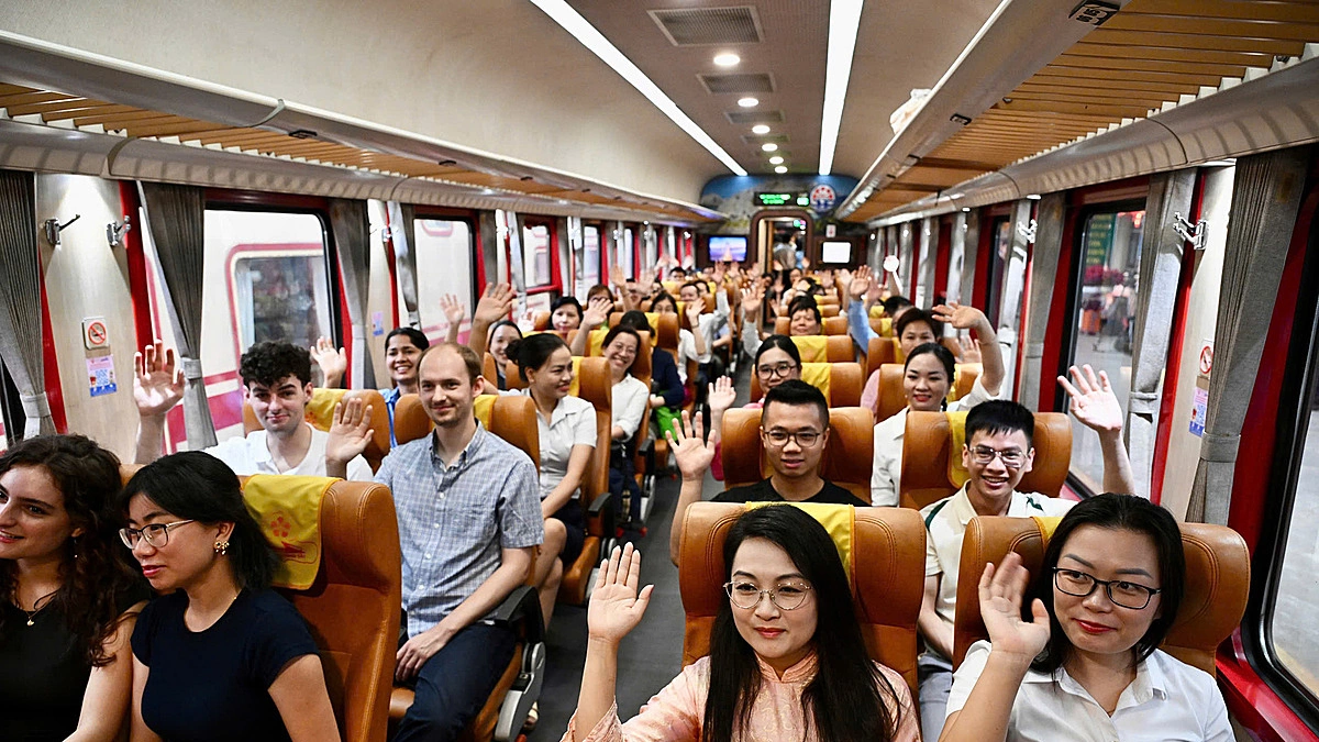Vietnam Launches Dedicated Hospital Staff Train to Enhance Medical Access and Staffing
