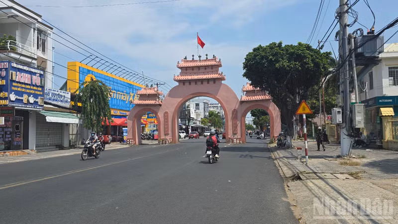 An Giang Province Strictly Implements Policy for Non-Local Commune Party Secretaries