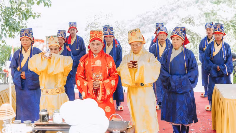 Vietnam Celebrates Ancestral Roots in Traditional Cultural Festival