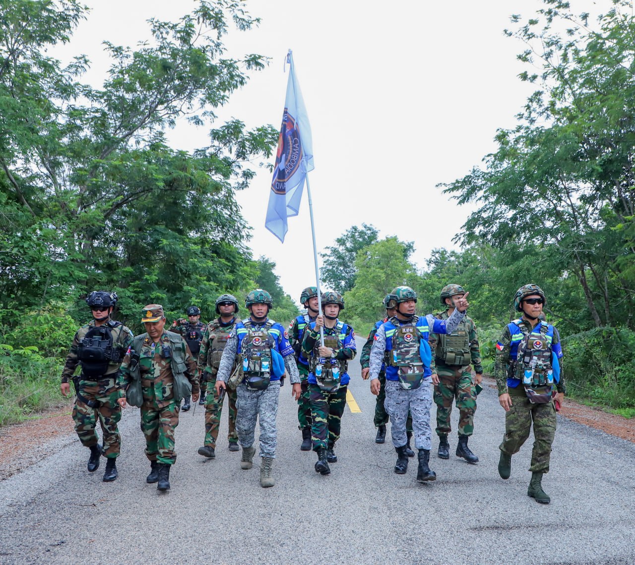 ASEANオブザーバー、タイ軍が占拠するカンボジア国境を視察