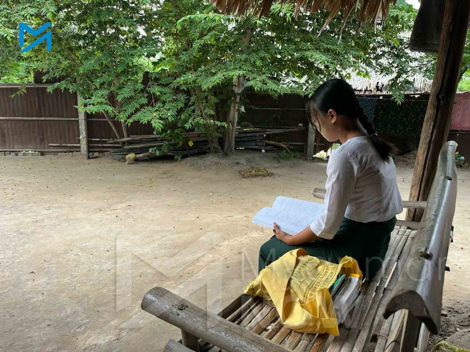 クーデターで両親を失ったミャンマーの学生、紛争で消息を絶った父の帰還を祈る