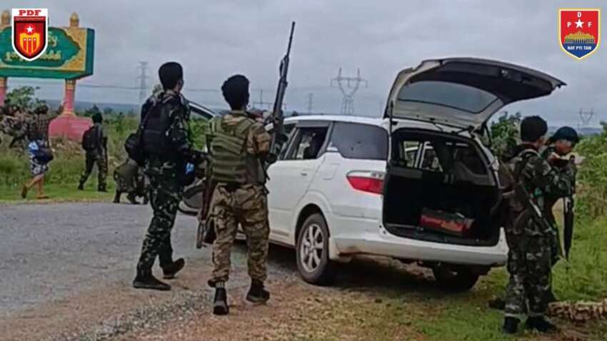 ミャンマー中部で軍車両2台襲撃、将校ら5人死亡