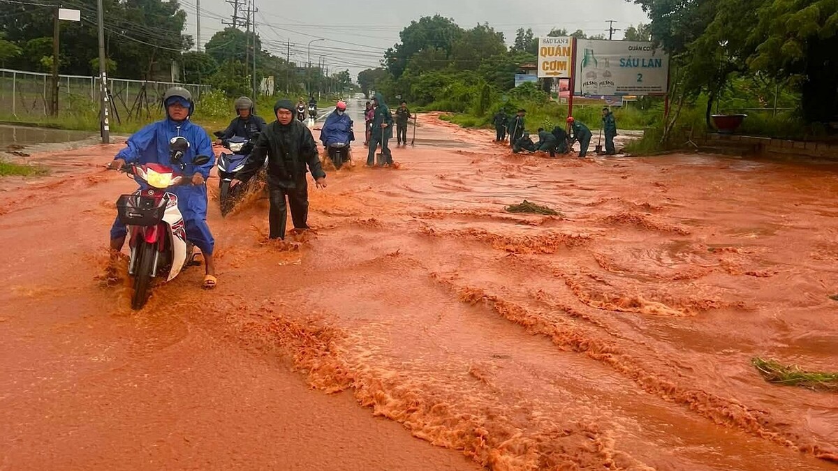 ベトナム:大雨で土砂崩れ、観光地ムイネへの主要道路が寸断