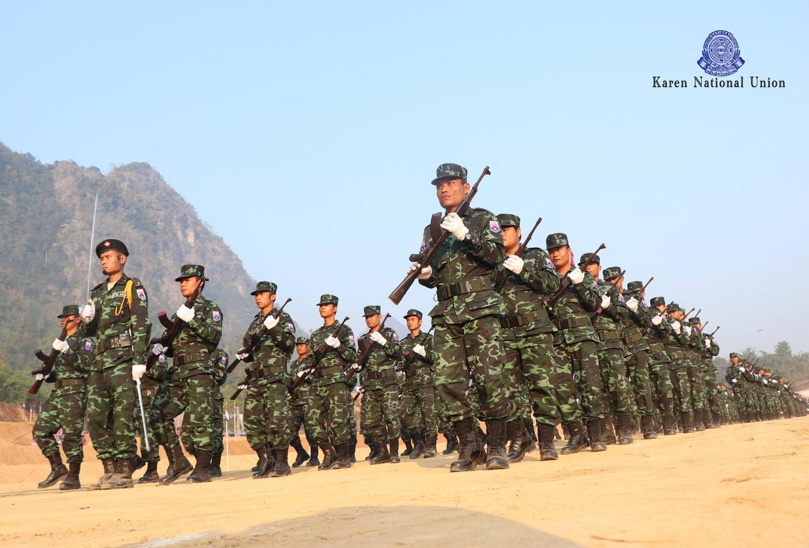 ミャンマー軍、戦略的国境の町マータウン奪還に向け大規模攻勢を開始