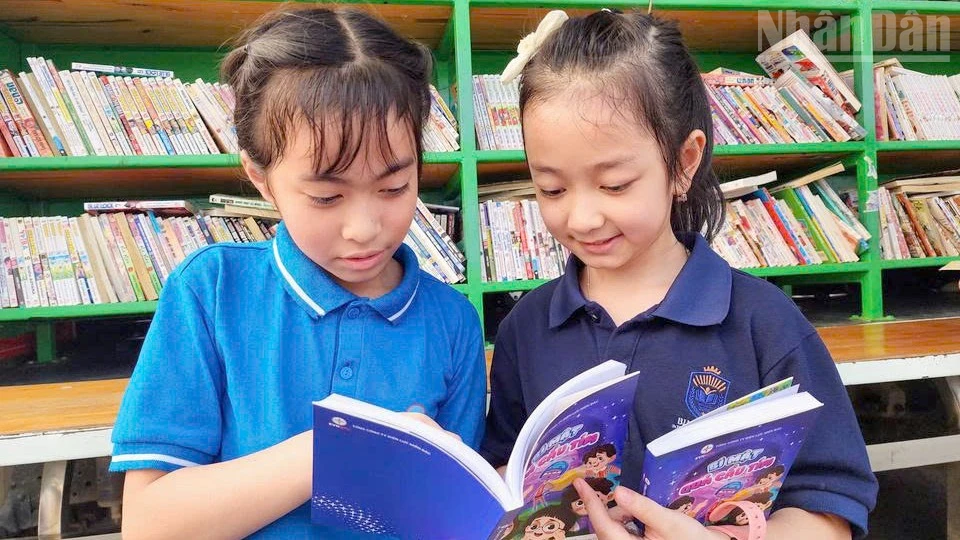 Son La Power Company Promotes Energy Conservation Through Children's Literature