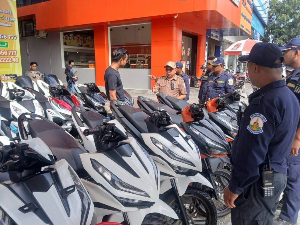 Phnom Penh's Sen Sok District Clears Sidewalk Encroachments to Ease Traffic and Ensure Pedestrian Safety