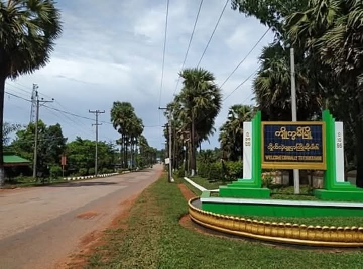 In Kyokhami, the Yang Aung Land Ward Administrator opened fire on a man who cut him with a knife and opened a case against him.