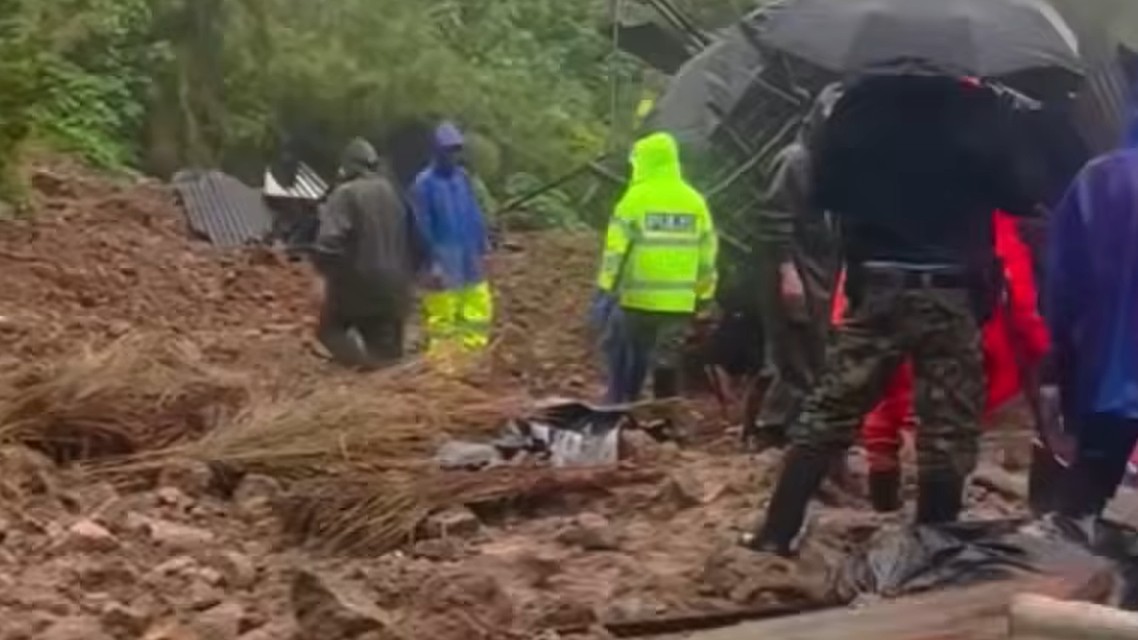 台風とモンスーン、23人死亡 フィリピン各地で甚大な被害