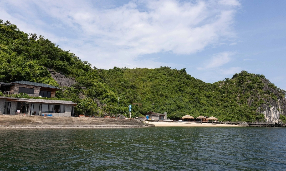 世界遺産ハロン湾の「ソイ・シム海岸」、世界トップ評価も閉鎖の謎