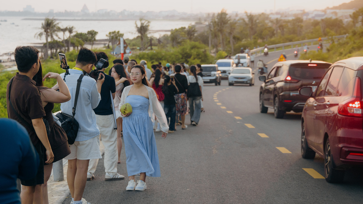 「夕焼けの坂道」が Phan Thiết の新名所に、SNSで人気拡大