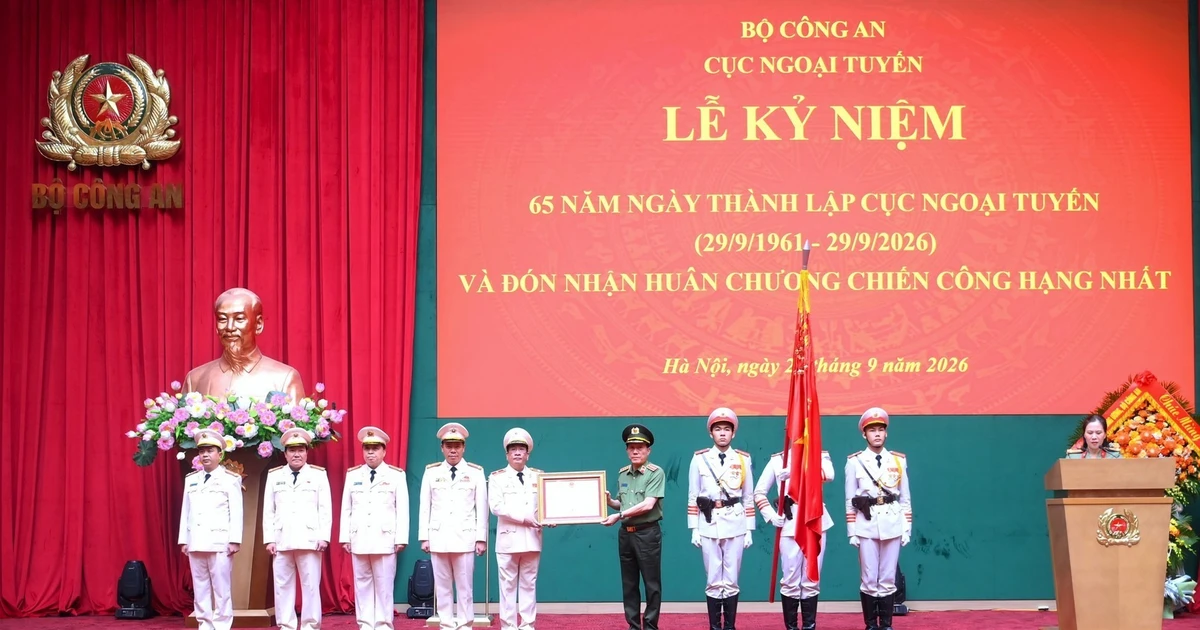 Vietnam's Public Security Ministry Awards Top Medal to Foreign Intelligence Department