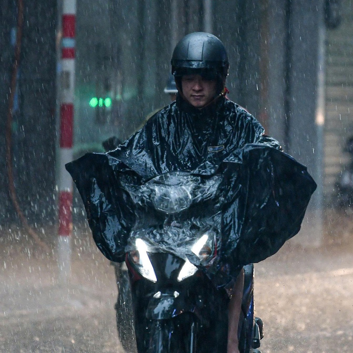Northern Vietnam Sees Record Rainfall as Tropical Depression Nears East Sea