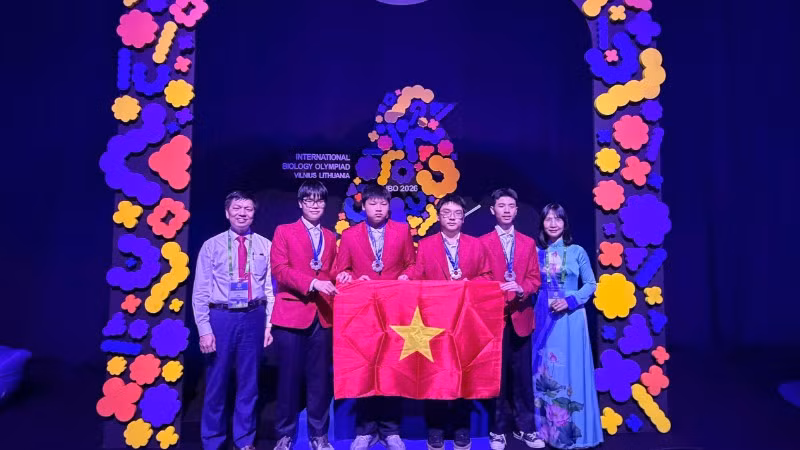 Vietnamese Students Secure 4 Silver Medals at International Biology Olympiad 2026