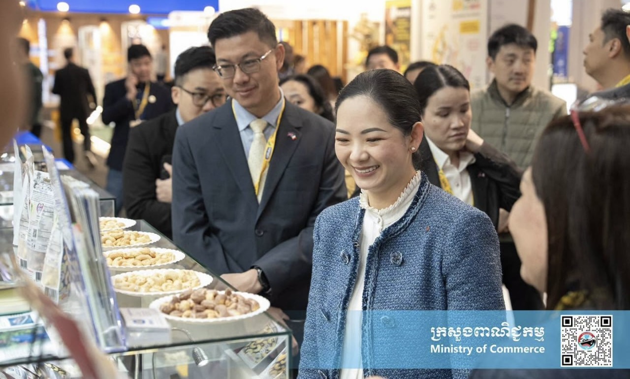 カンボジア、パリ国際食品見本市で「驚きの宝箱」を披露