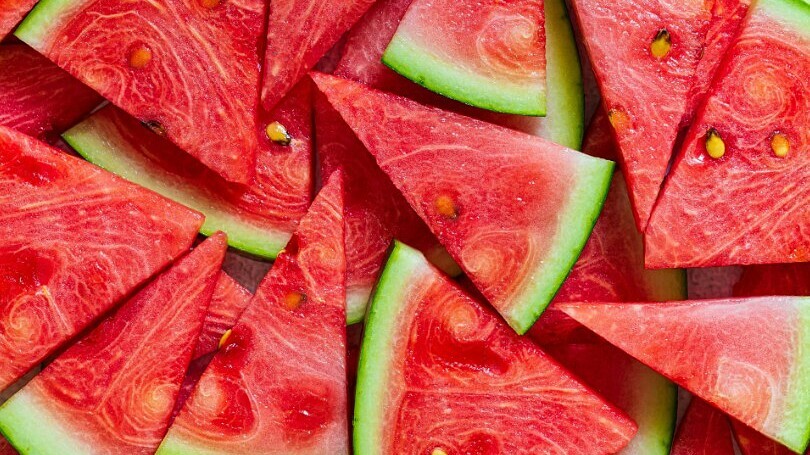 夏バテ解消に貢献する身近な果物:スイカの健康効果
