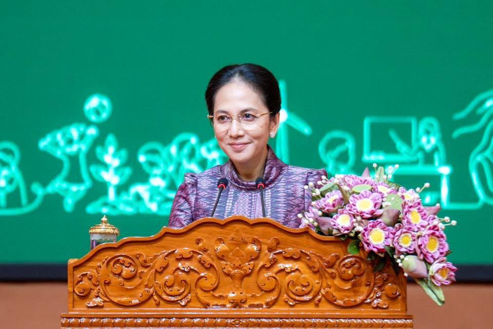 フン・マネト首相夫人、子どもの権利保護に投資の重要性を強調