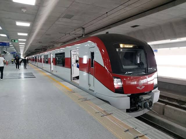 Bangkok's Red Line Commuters Express High Satisfaction in Survey, Citing Quality and Safety