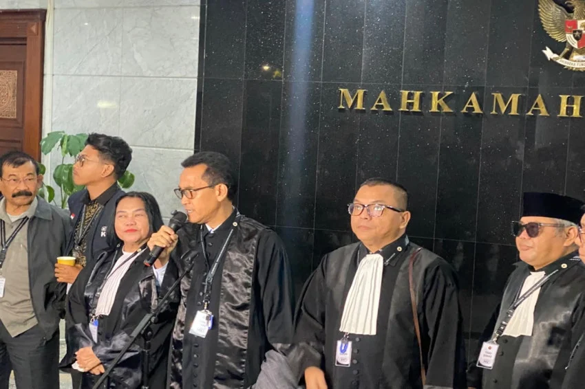 Denny Indrayana Believes Dissenting Opinion Likely in Gibran's Diploma Lawsuit Ruling