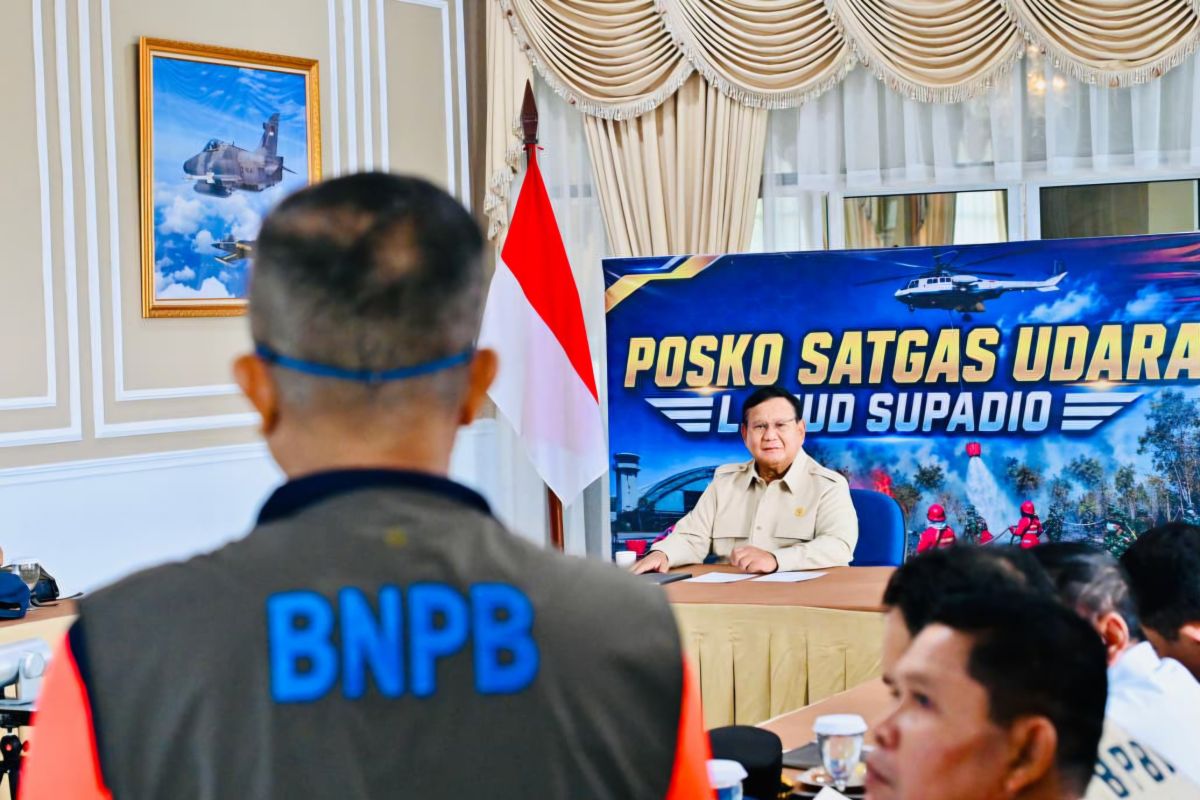 Prabowo Reviews Wildfire Situation to Determine Containment Strategy
