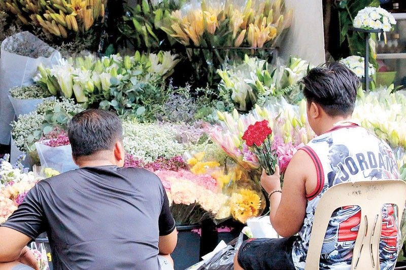 12,325 Cops Deployed for Undas in Metro Manila