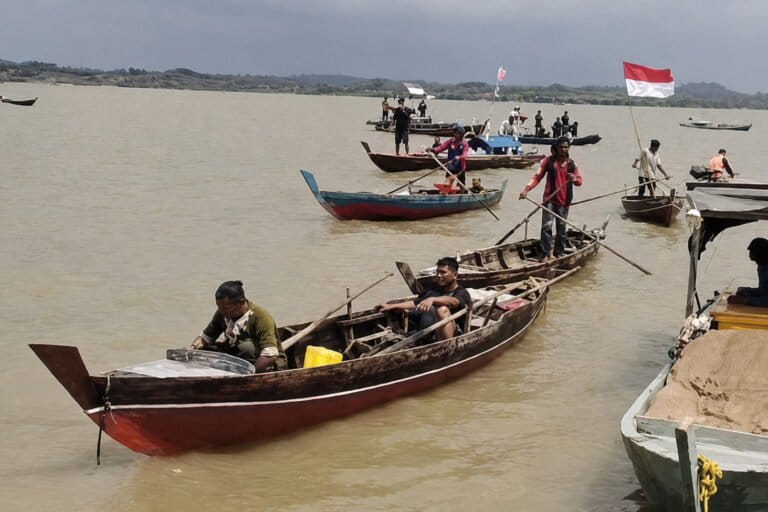 Fishermen Strongly Oppose Marine Sand Mining Plan in Riau Islands