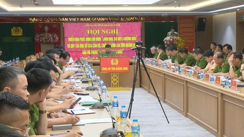 Vietnamese Police Roll Out '5 Exemplary Role Models' Initiative for Leadership