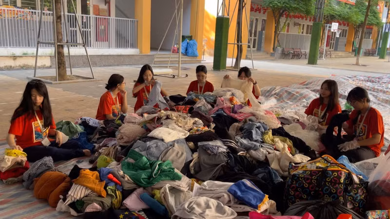 Hanoi Students Promote 'Green Living' Through Used Item Collection and Recycling