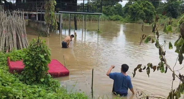 Sa Kaeo Flooded by Heavy Rain, Residents Evacuate as Homes Submerge