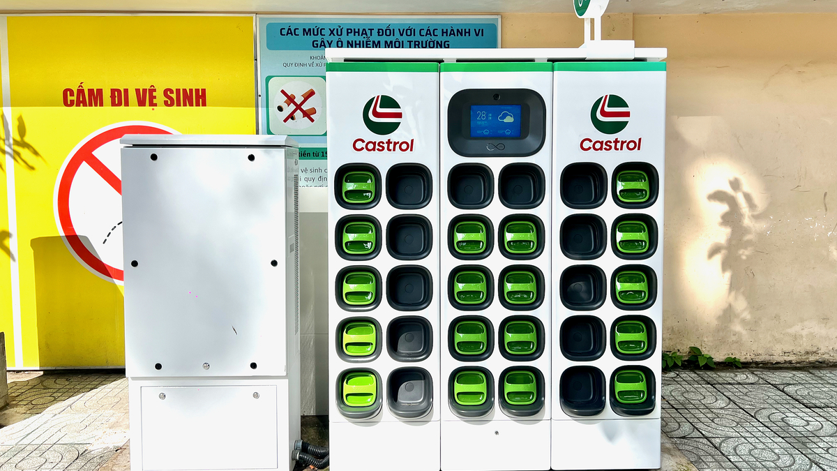 Taiwan's Largest EV Bike Maker Installs Battery Swap Stations in HCMC