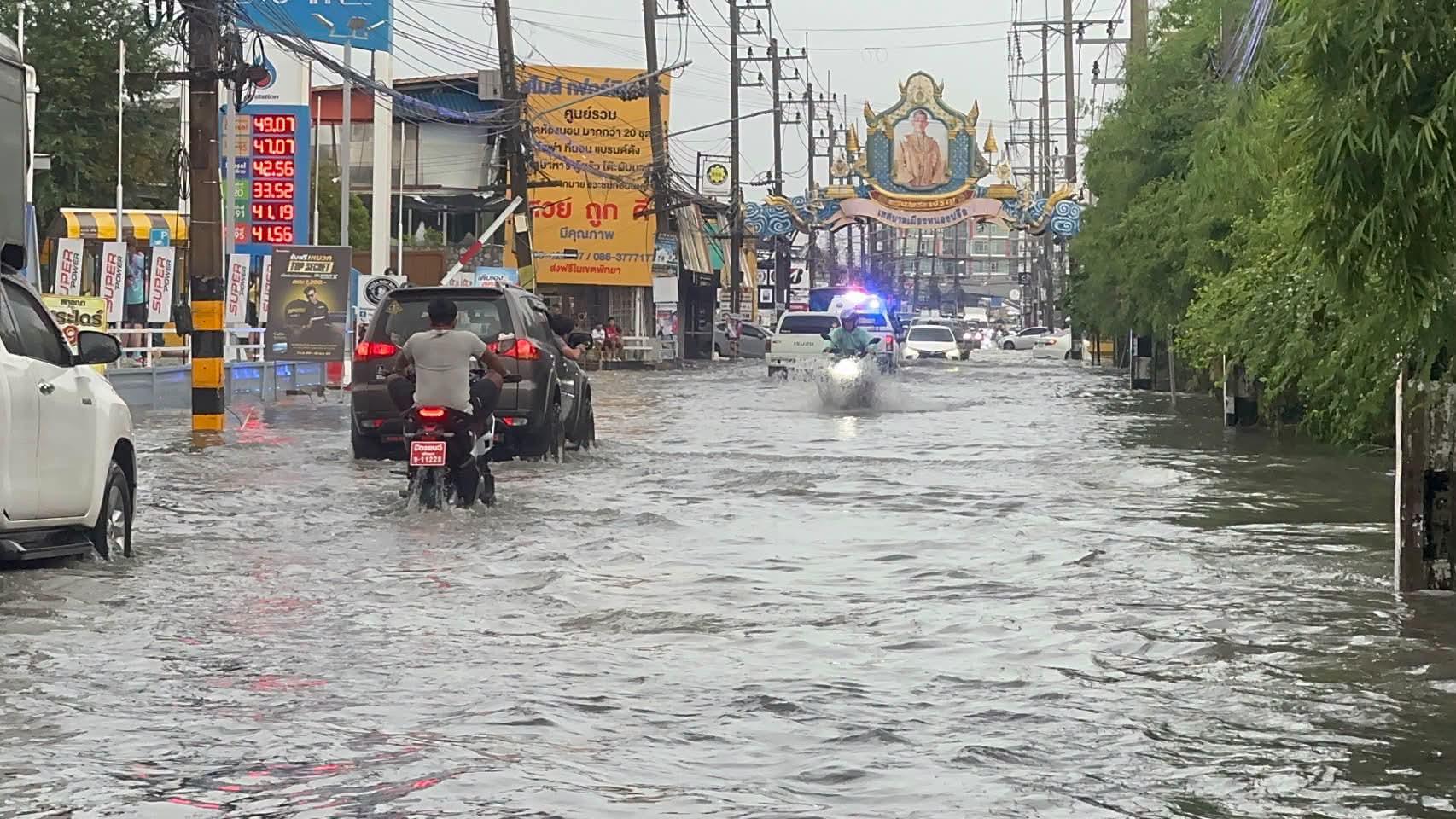 Pattaya Roads Submerged by Heavy Afternoon Rain, Small Vehicles Stranded