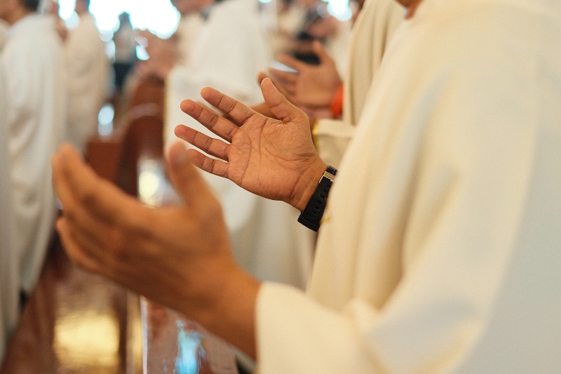 Global Catholic Priest Numbers Rise for First Time in 5 Years