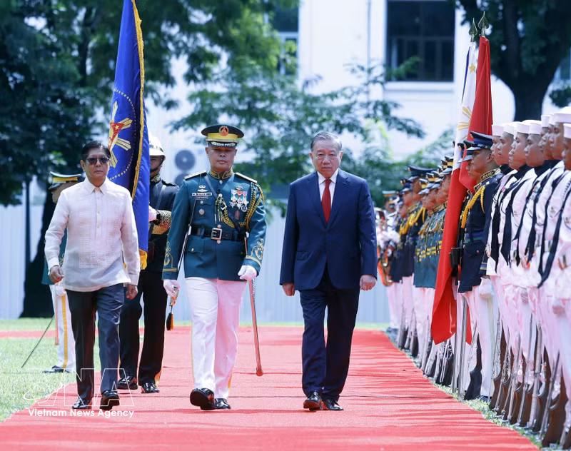 Vietnam's Top Leader Visits Philippines for Official Welcome