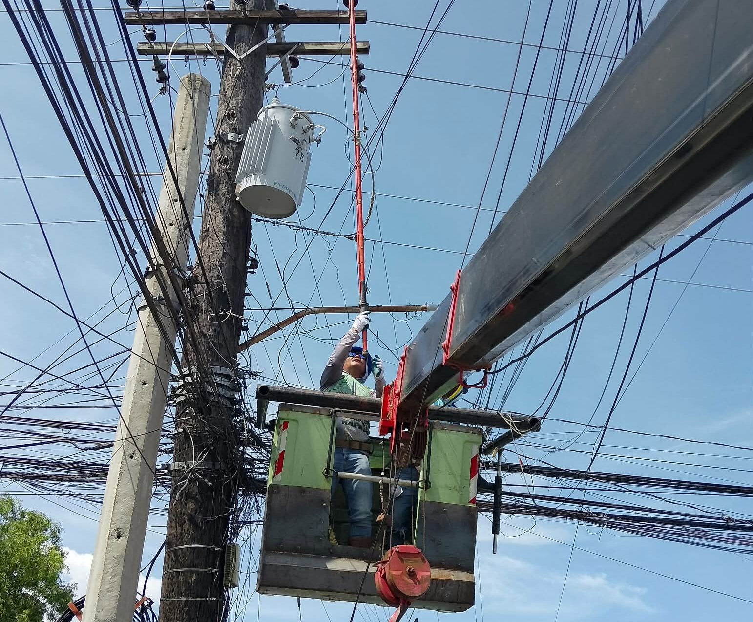 Bukidnon Power Coop Aids GenSan in Restoring Electricity After Quake