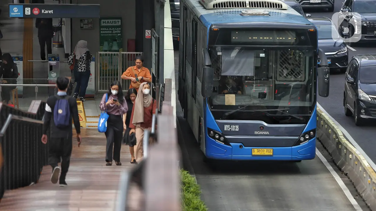 Jakarta to Offer Free Public Transport for Job Seekers from 2027