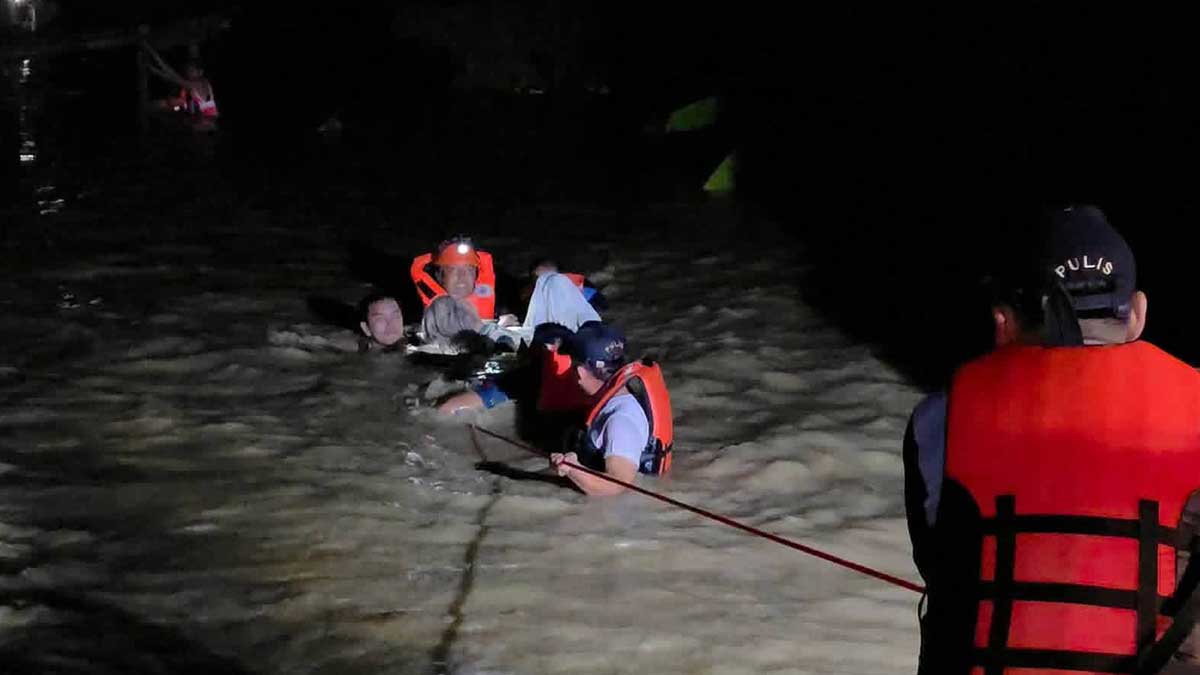 Flooding in Romblon Forces Preemptive Evacuation of 12 Residents