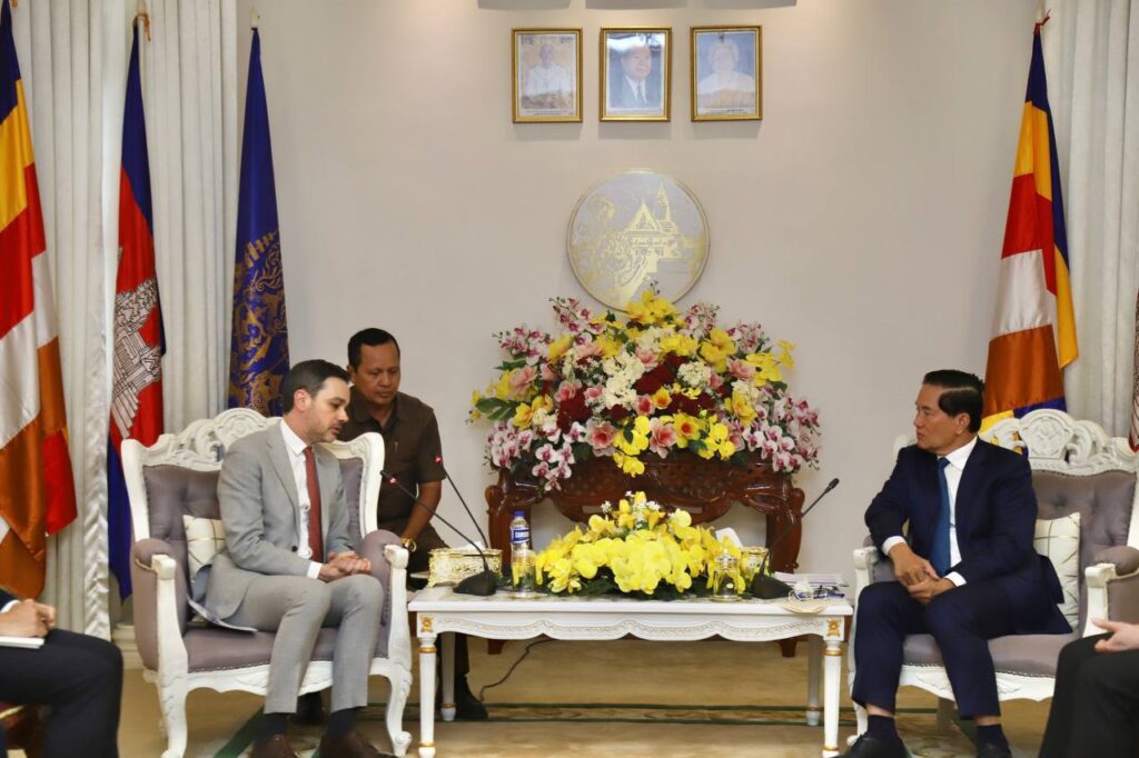 Phnom Penh Governor Urges UNESCO Representative to Report Preah Vihear Temple Damage